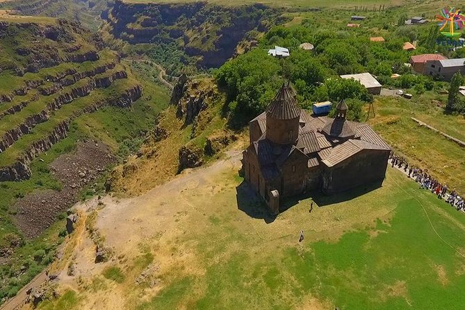 Amberd (Saghmosavank,Armenian alphbet monument) - Saghmosavank and the canyon setting