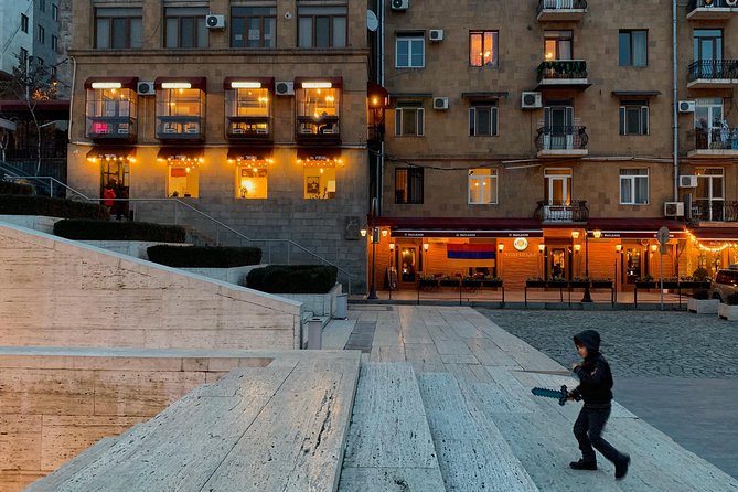 Budget walking tour in Yerevan (Yerevan city tour) - Northern Avenue and the Opera House