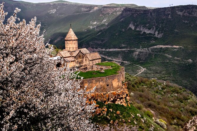 Discover Armenia in 7 days - Khndzoresk and Noravank make day five memorable