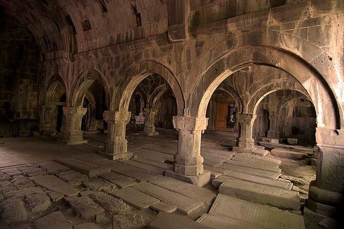 Discover Armenia: Tbilisi-Haghpat-Dilijan-Sevan-Yerevan-Tbilisi - Republic Square and the limits of a one-day capital visit