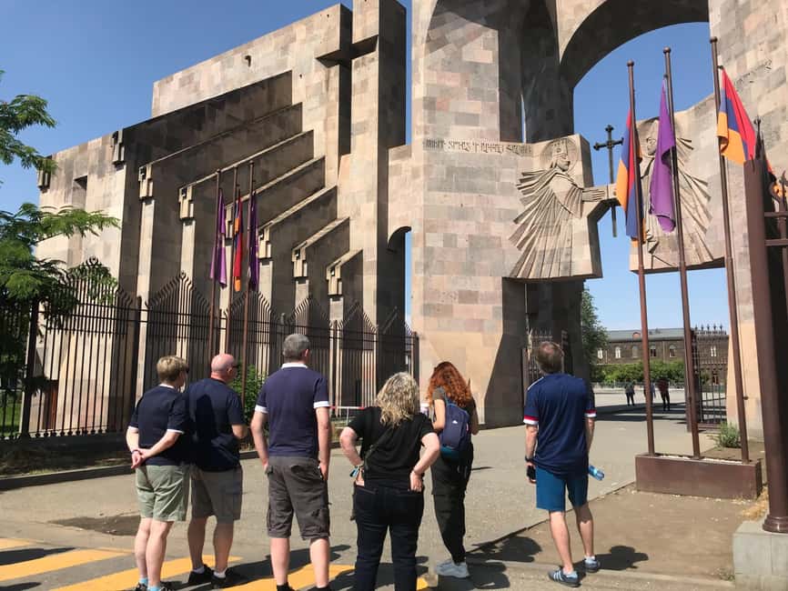 Enlightened Armenia: Echmiadzin, Khor Virap, Noravank, Areni - Lunch in Lusarat with a local family