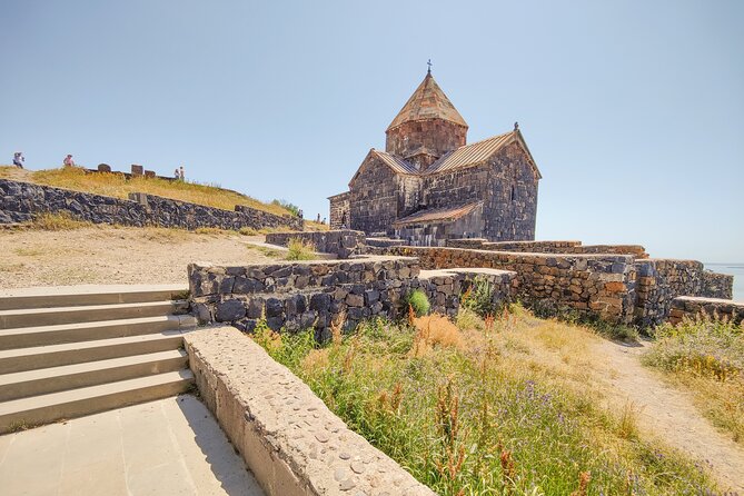 From Yerevan:Sevan, Dilijan, Haghartsin, Goshavank, Lake Parz - Sevanavank: the first climb above the lake