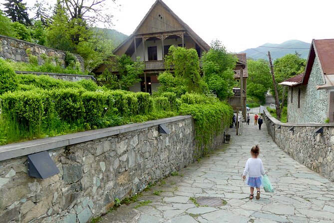 Group Tour: Dilijan, Lake Parz, Makaravank Monastery, winery - Lake Parz and the limits of a one-hour stop