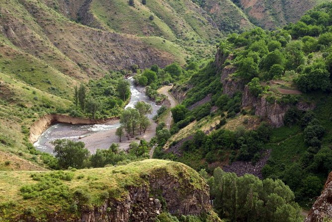 Group Tour: Garni, Symphony of Stones, Geghard, Lavash Baking - Lavash baking and a taste of Armenian daily life