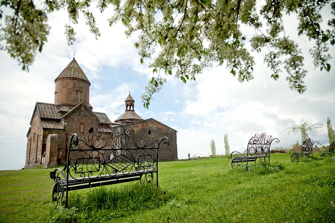 Group Tour: Hovhannavank, Saghmosavank, Chocolate House, Aghtsk - Saghmosavank beside the Kasakh River canyon