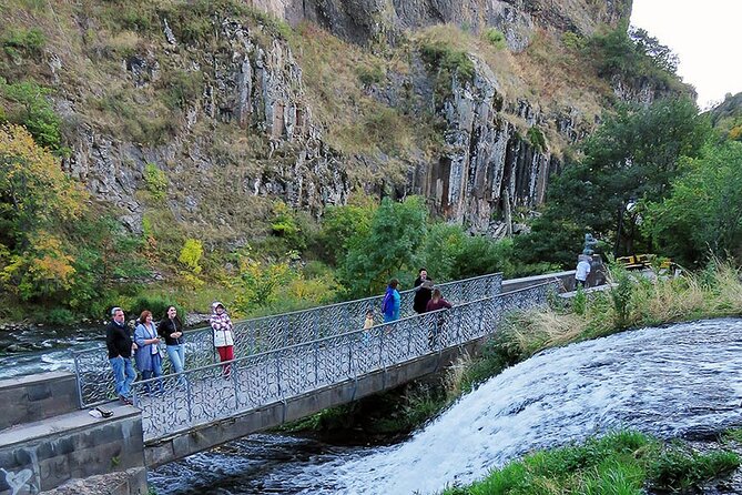 Guided tour: Khor Virap, Noravank Monastery, Areni, Jermuk - The long-day question