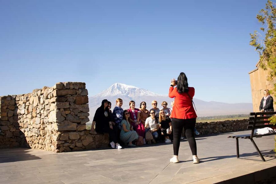 Khor Virap, Noravank and Birds' Cave Trip with Wine Tasting - Noravank beneath the red cliffs