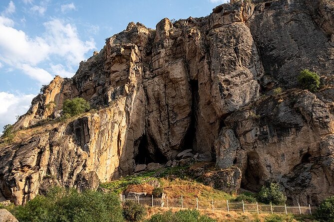 Khor Virap, Noravank & Birds' Cave Day Trip with Wine Tasting - Areni wine tasting and local flavors