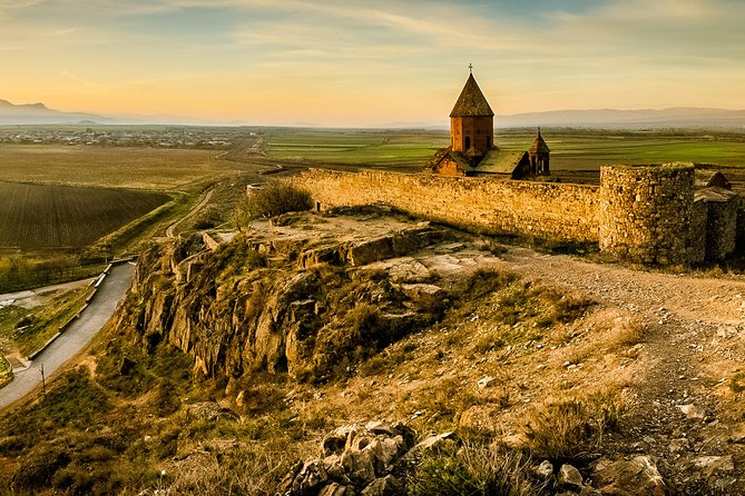 Khor Virap, Noravank Private Tour with Optional Wine Tasting - Noravank in red rock country