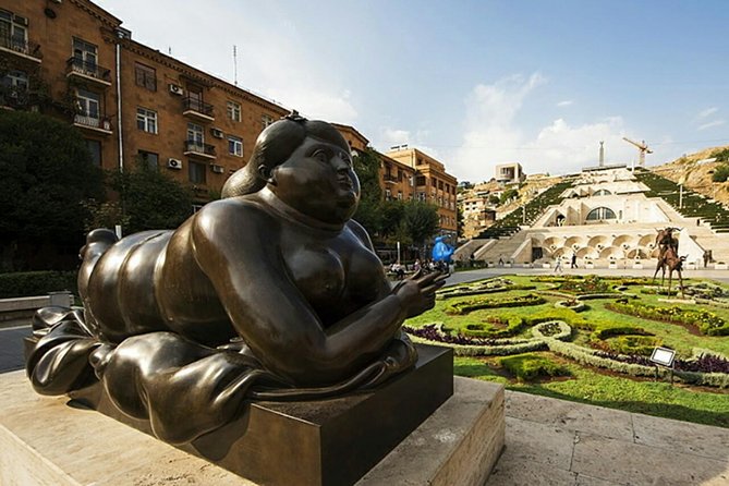 Observing city tour in Yerevan - Republic Square and the pink-stone heart of Yerevan