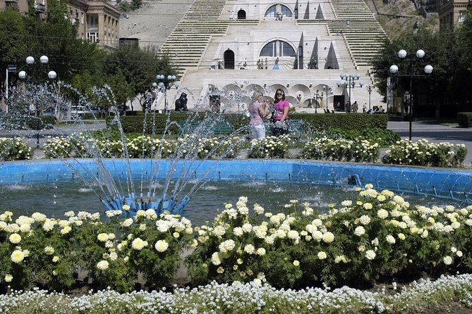 Private sightseeing and walking tour in Yerevan - Swan Lake and central Yerevan on foot