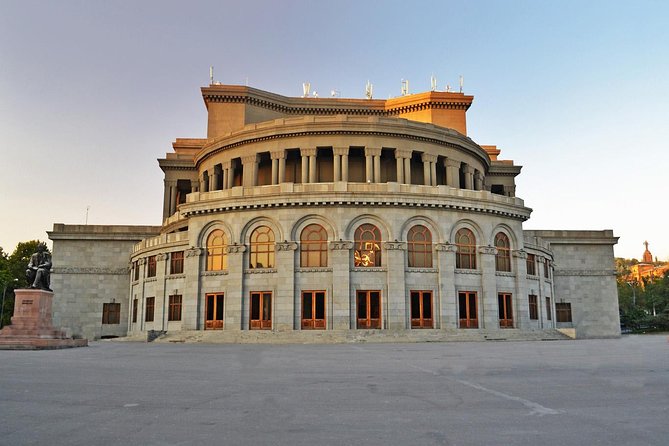 Private sightseeing and walking tour in Yerevan - Cafesjian Center for the Arts and the Cascade views