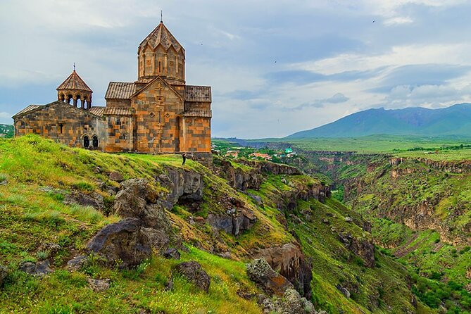 Private Tour: Amberd Fortress, Saghmosavank, Alphabet Monument - Saghmosavank Above the Qasakh Gorge