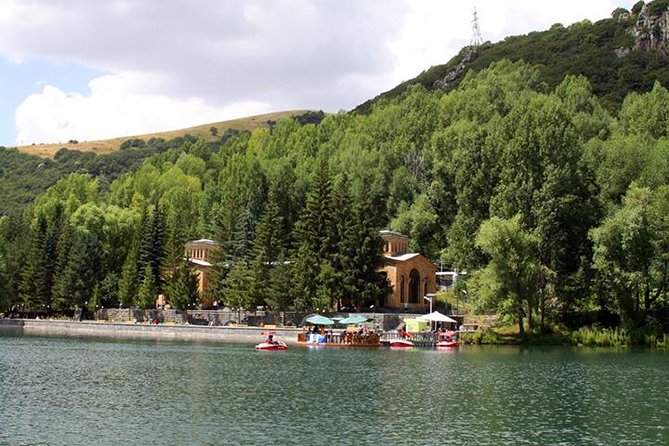 Private tour to Khor Virap, Areni, Noravank, Birds' cave (Areni 1), Jermuk - Birds Cave and evidence from the Copper Age