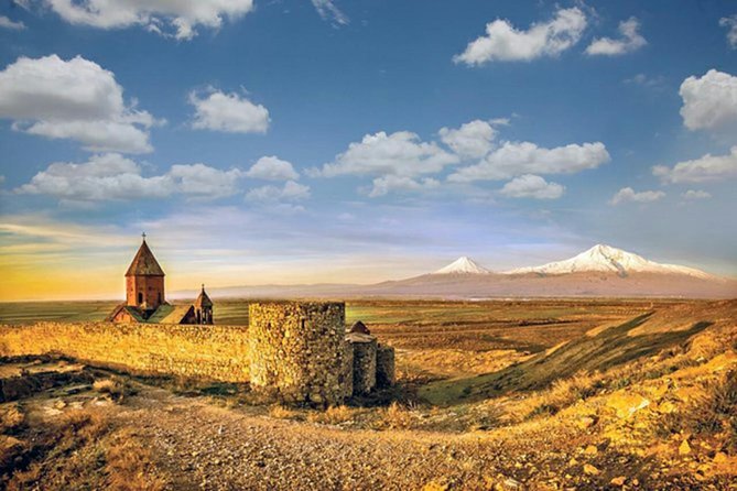 Private tour to Khor Virap, Areni, Noravank, Birds' cave (Areni 1), Jermuk - The private vehicle and the long day