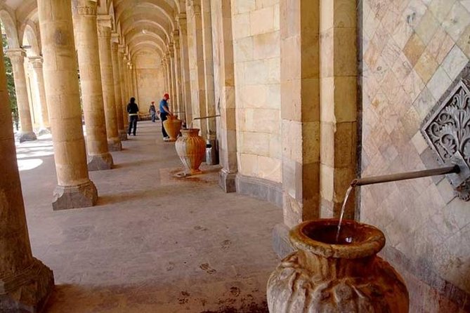 Private tour to Khor Virap, Areni, Noravank, Birds' cave (Areni 1), Jermuk - Noravank in the thirteenth and fourteenth centuries