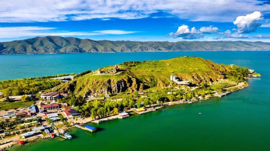 Private Trip: Sevan, Dilijan, Parz Lake,Haghartsin,Goshavank - Dilijan Old Building: the one-hour pause