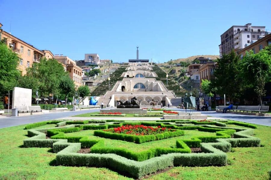 Sightseeing tour in Yerevan, Megerian Carpet, Soviet Club - Why this short tour works in Yerevan