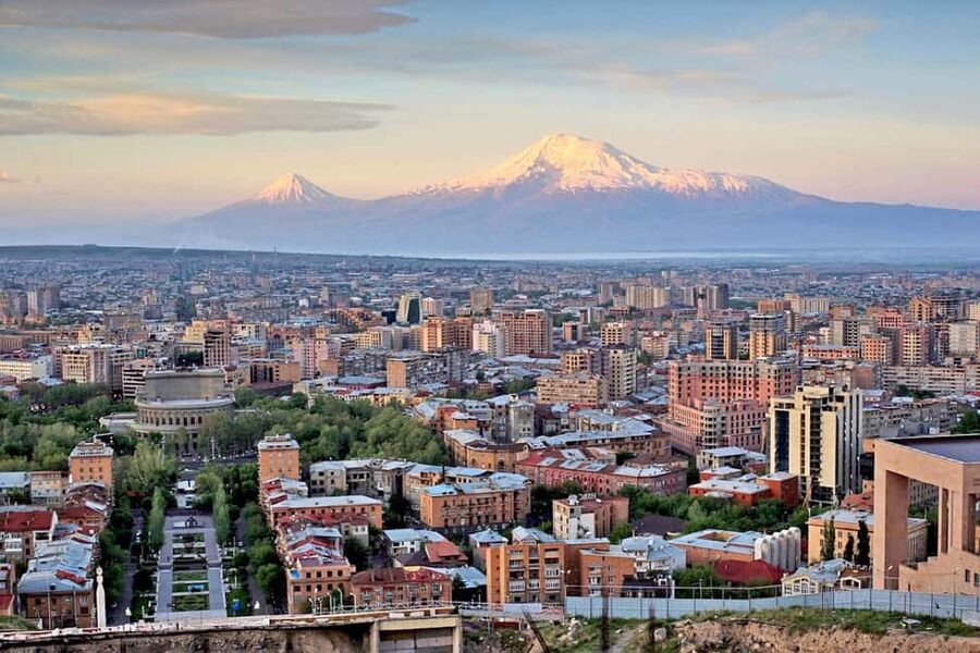 Sightseeing tour in Yerevan, Megerian Carpet, Soviet Club - What the guide adds to the city walk