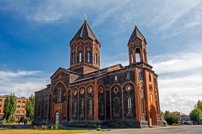 Transfer from Yerevan to Gyumri or Vice Versa - Choosing the right vehicle for your group