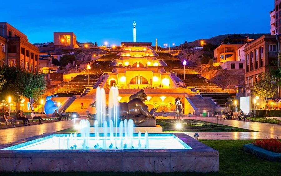 Walking City Tour in Yerevan with 10 yo Brandy & 5 Wines - Tashir Street and the practical side of city life