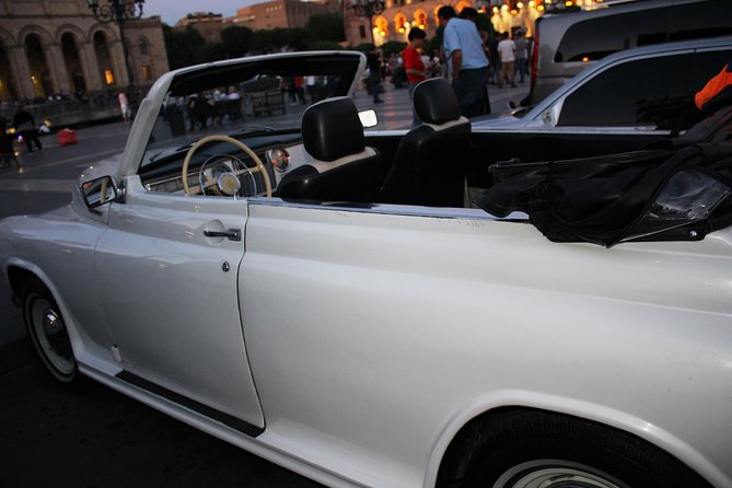 Yerevan city tour with drinks in a classic car with photography - A quick look at Vernissage Market
