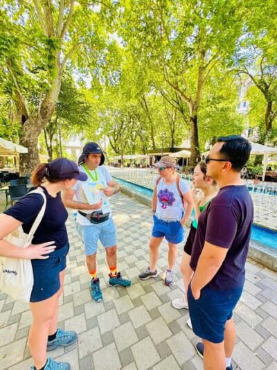 Highlights and Culture Walking Tour with tastings