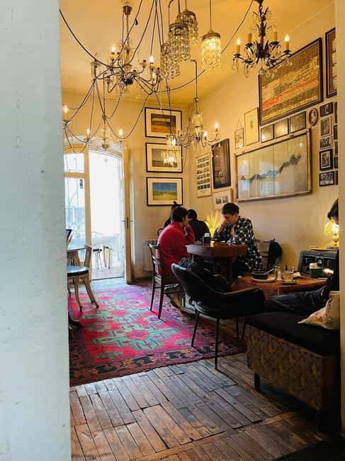 Yerevan: Highlights and Culture Walking Tour with tastings - Sakharov Square and a lesser-known address