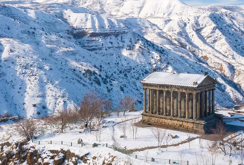 Yerevan to Tbilisi Day Tour: Unveiling Transcultural Wonders - Guide service, payment, and small details that matter
